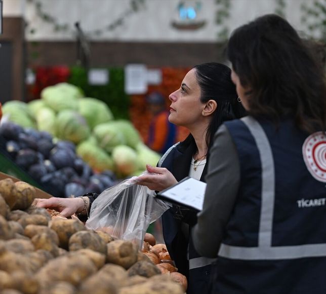 Ticaret Bakanlığı ekipleri Ramazan Bayramı öncesinde Ankara'da market denetimi yaptı