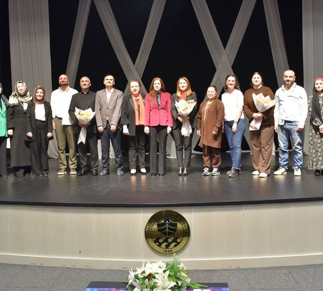 Trabzon'da kadın konukevinden hizmet alanların yaşadıkları tiyatro sahnesine taşındı