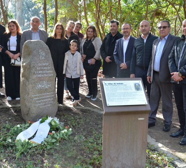 Türkiye'nin ilk kadın doktoru Safiye Ali'nin Almanya'daki mezarı ziyaret edildi