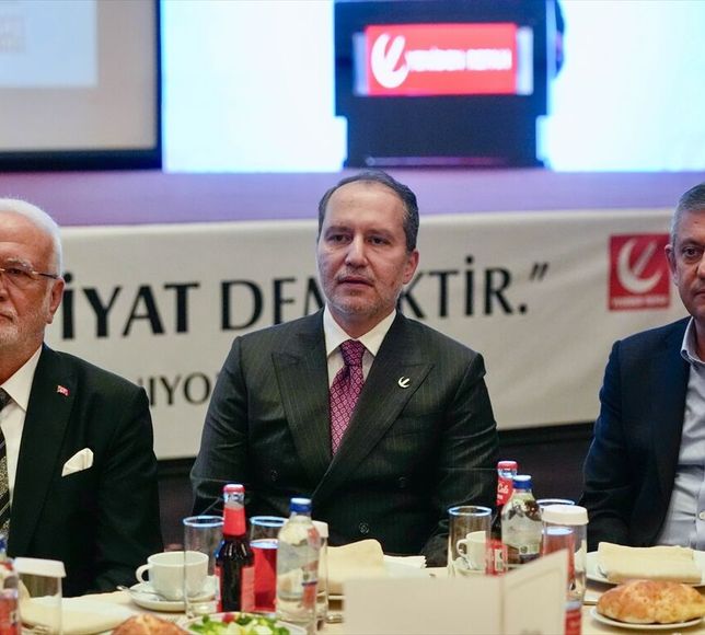 Yeniden Refah Partisi İstanbul'da iftar programı düzenledi