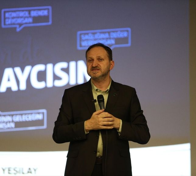 Yeşilay Genel Başkanı Dinç, üniversite öğrencileriyle buluştu