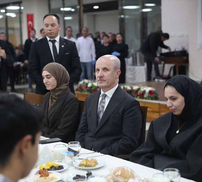 YÖK Başkanı Prof. Dr. Erol Özvar Hatay'da öğrencilerle iftar yaptı