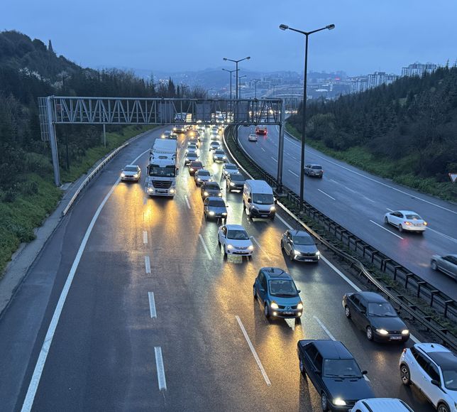 Yollarda bayram tatilinden dönüş yoğunluğu başladı