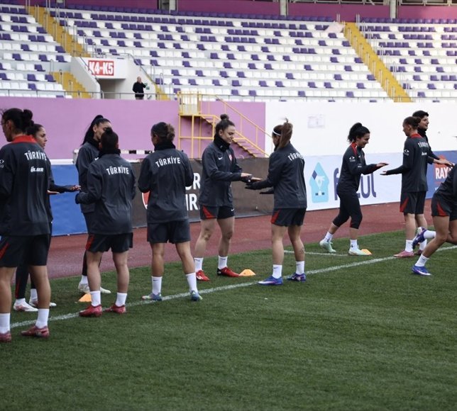 A Milli Kadın Futbol Takımı, İsviçre maçının hazırlıklarına başladı