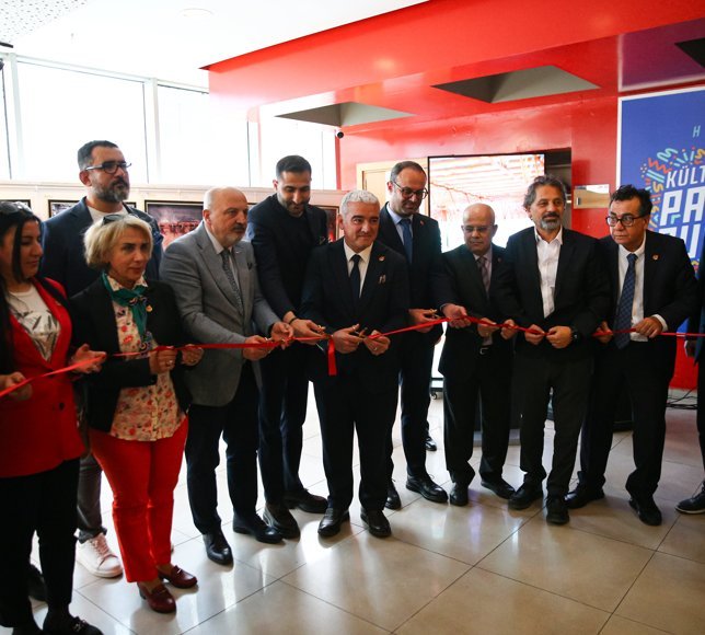 Adana'da 'Dünden Bugüne Tarihe Tanıklık Eden Fotoğraflar' sergisi açıldı