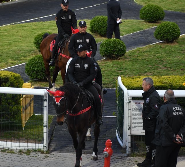 Adana'da Polis Haftası kapsamında 'Adana Emniyet Koşusu' yapıldı
