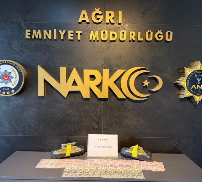Ağrı'da İran'dan gelen tırda 1 kilo 220 gram uyuşturucu ele geçirildi