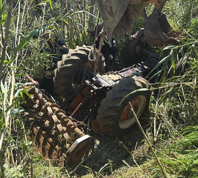 Antalya'da traktörün altında kalan emekli polis öldü