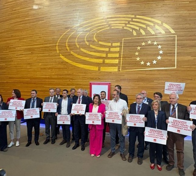 AP'deki en büyük ikinci siyasi grup, İsrail ile ortaklığın askıya alınması için protesto düzenledi