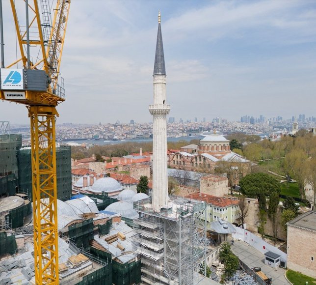 Ayasofya-i Kebir Camii'nin kuzeydoğu minaresinde restorasyon tamamlandı