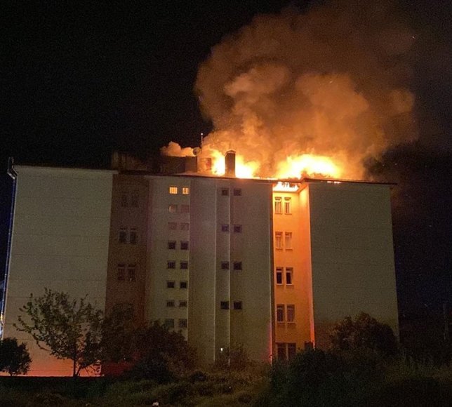 Aydın'da lise yurdunda çıkan yangına müdahale ediliyor