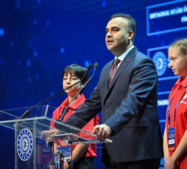 Bakan Kacır, Ortaokul ve Lise Öğrencileri Araştırma Proje Yarışmaları Ödül Töreni'nde konuştu: