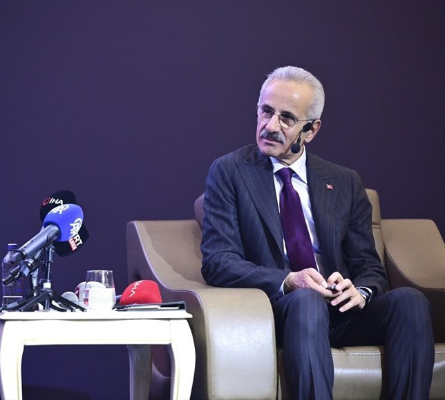 Bakan Uraloğlu, Ankara Trabzon Günleri'nde gerçekleştirilen '61 Sohbet' programına konuk oldu: