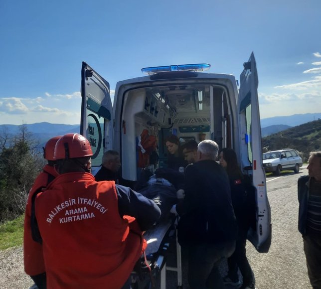 Balıkesir'de devrilen traktörün altında kalan sürücü yaşamını yitirdi
