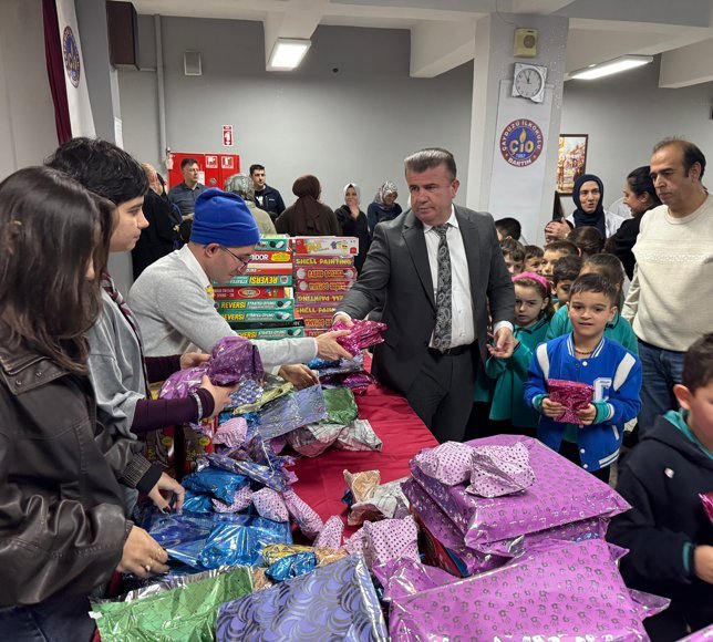 Bartın'da 8 bin 50 ilkokul öğrencisine oyuncak dağıtıldı