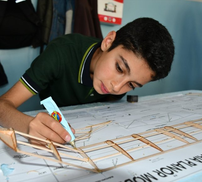 Batman'da öğrenciler model uçak eğitimi alıyor