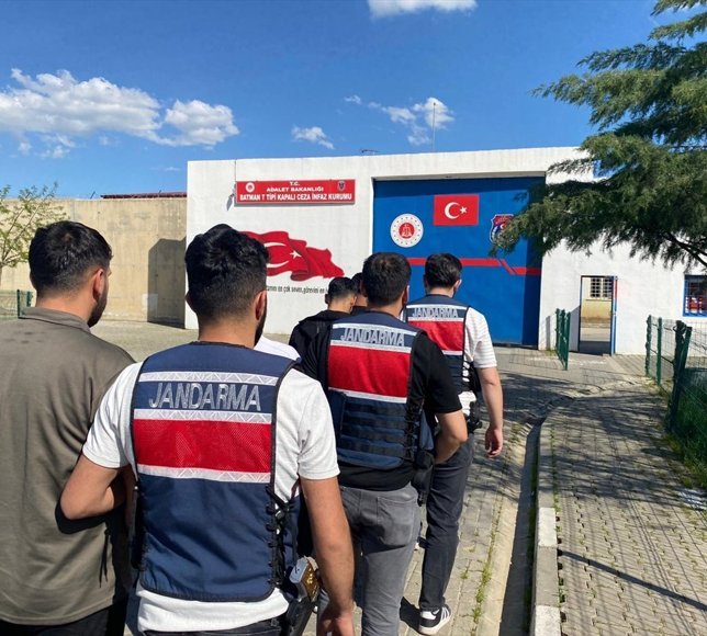 Batman'da yasa dışı bahis operasyonunda yakalanan 4 zanlı tutuklandı