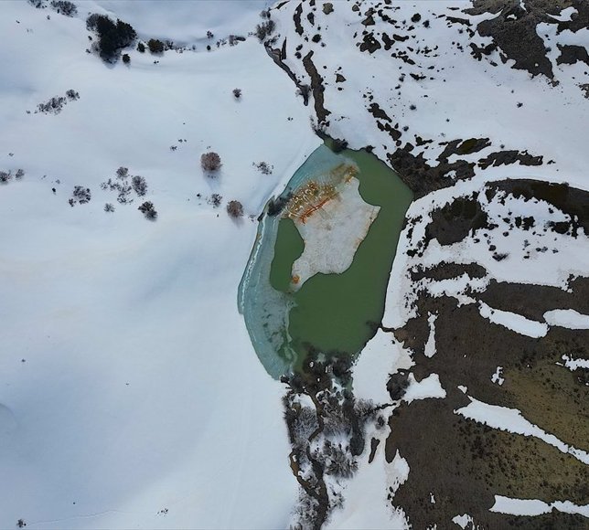 Bayburt'un karla kaplı dağları havadan görüntülendi