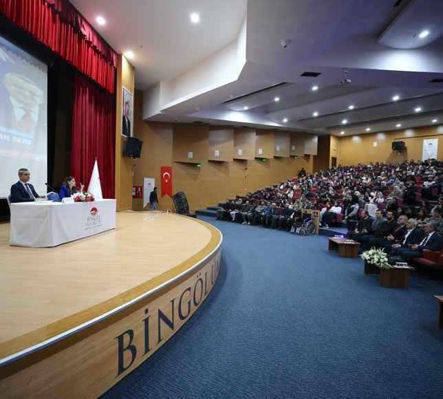 Bingöl'de 'Siber Alemde İşlenen Suçlar: Ne Kadar Farkındayız?' konferansı düzenlendi