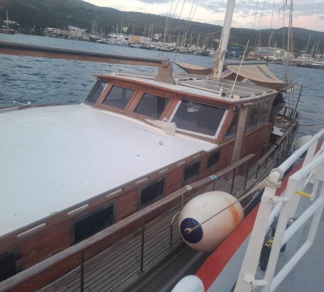 Bodrum'da su alan teknedeki 3 kişi kurtarıldı