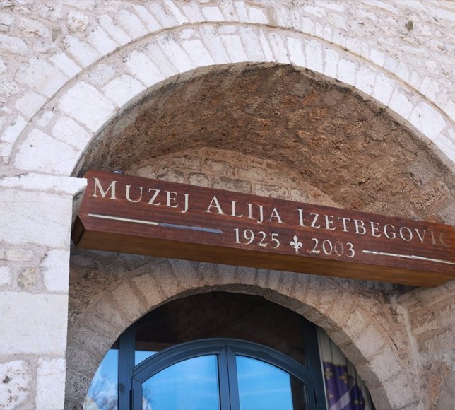 Bosna Hersek'in kurucu lideri İzetbegoviç'in hatırası TİKA eliyle yaşatılacak