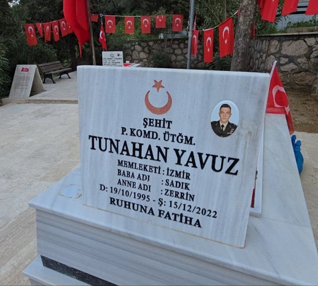 Bursa'da şehitlikten minyatür komando heykelini çalan şüpheli yakalandı