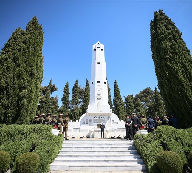 Çanakkale Kara Savaşları'nın 111. yılı dolayısıyla Fransız Askeri Mezarlığı'nda tören düzenlendi