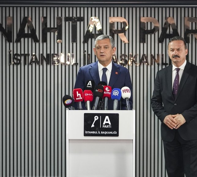 CHP Genel Başkanı Özel, Anahtar Parti Genel Başkanı Ağıralioğlu ile görüştü