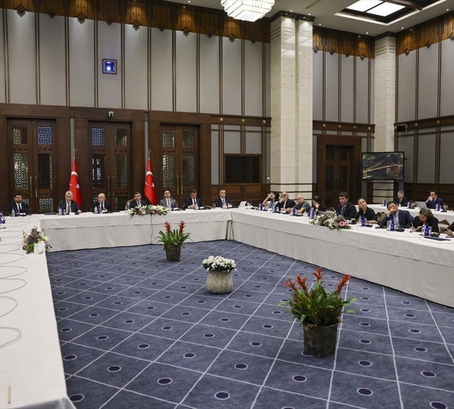 Cumhurbaşkanı Yardımcısı Yılmaz 'Türkiye Yüzyılı Yatırım İçin Güçlü Merkez' basın toplantısında konuştu: (1)