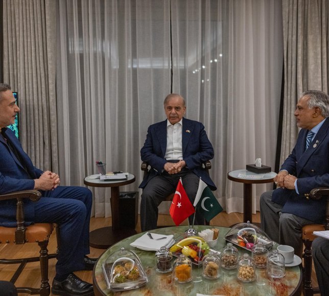 Dışişleri Bakanı Fidan, Pakistan Başbakanı Şerif ile Antalya'da görüştü