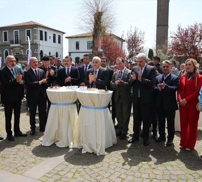 Diyarbakır'da Turizm Haftası etkinlikleri kapsamında kortej yürüyüşü yapıldı