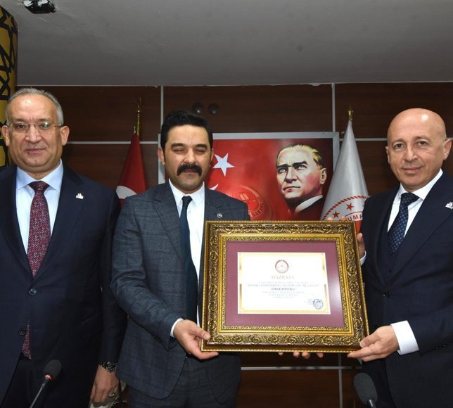 Doğu Anadolu İhracatçılar Birliği Başkanı Ömer Madırlı mazbatasını aldı