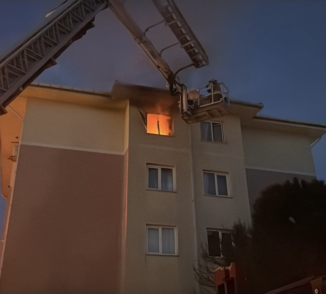 Edirne'de bir apartman dairesinde çıkan yangın söndürüldü