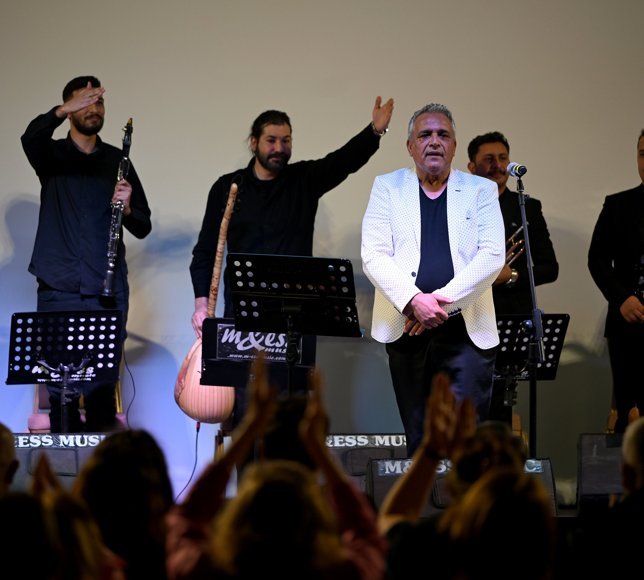 Edirne'de Dünya Romanlar Günü kapsamında Tepecik Filarmoni Orkestrası konser verdi