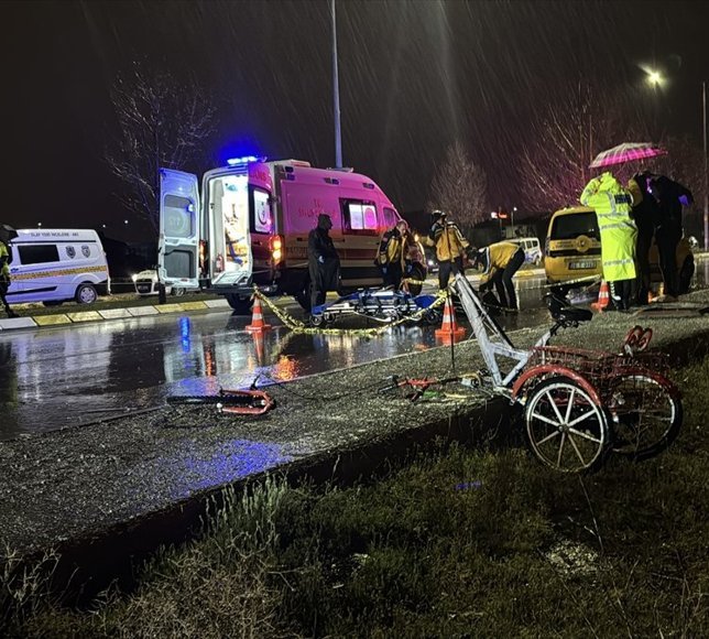 Erzincan'da taksiyle çarpışan bisikletin sürücüsü öldü