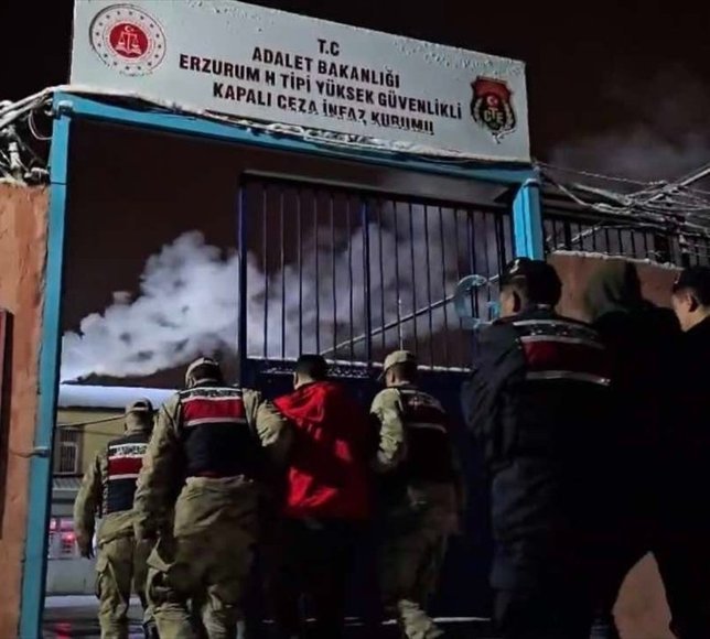 Erzurum merkezli dolandırıcılık operasyonunda yakalanan 8 şüpheli tutuklandı