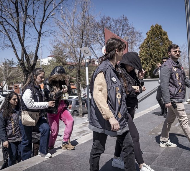 Erzurum'da masaj salonlarına düzenlenen fuhuş operasyonunda 10 şüpheli yakalandı