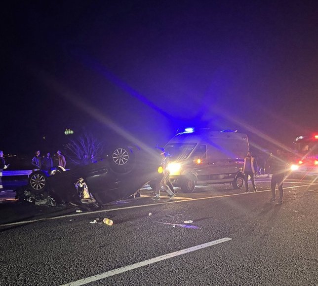 Erzurum'da otomobil ile traktörün çarpışması sonucu 3 kişi yaralandı