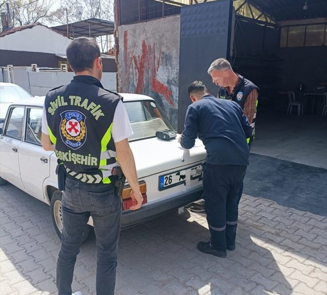 Eskişehir'de otomobiliyle drift yapan sürücüye 340 bin lira ceza uygulandı