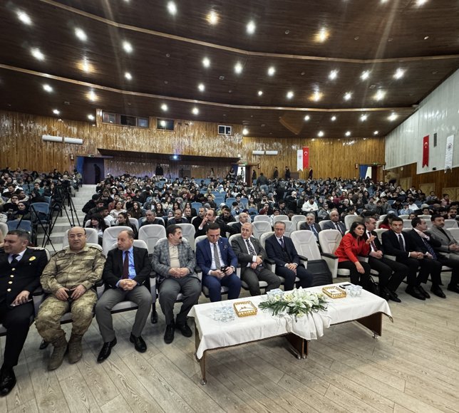 Fırat Üniversitesi'nde sanal kumar ve uyuşturucu konferansı düzenlendi