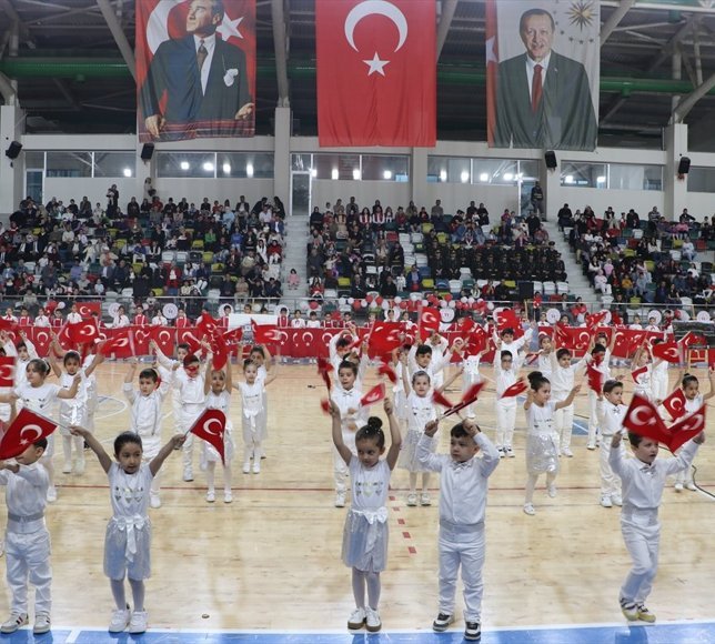 Gaziantep ve çevre illerde 23 Nisan Ulusal Egemenlik ve Çocuk Bayramı kutlandı