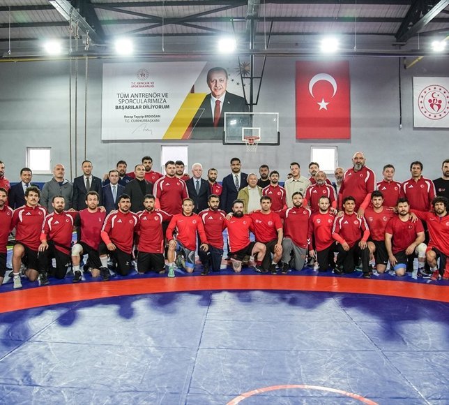Grekoromen Güreş Milli Takımı Avrupa şampiyonası öncesi basınla buluştu