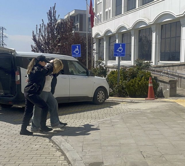 GÜNCELLEME - Bursa'da evinde bıçakla öldürülen kadının kızının sevgilisi tutuklandı