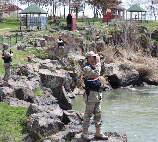 Güvenlik güçleri inci kefalini korumak için nöbette