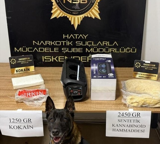 Hatay'da otomobilinde 3 kilo 700 gram uyuşturucu bulunan zanlı tutuklandı