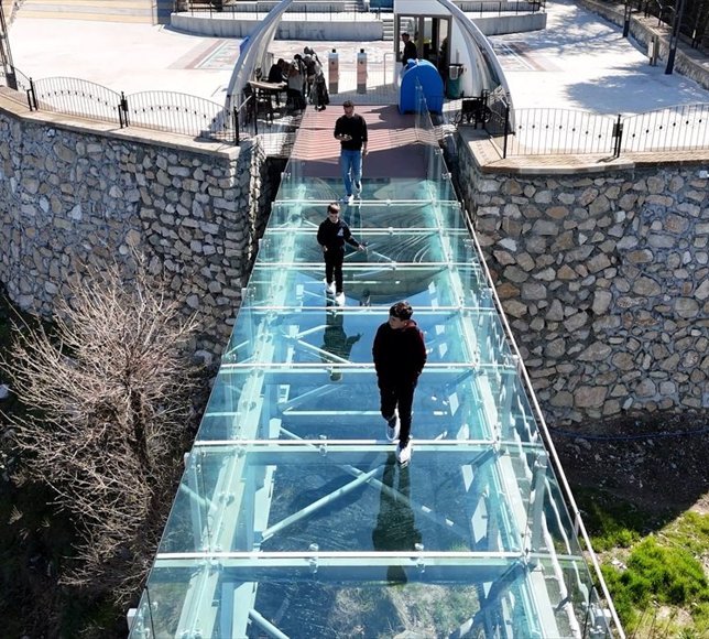 Isparta'daki cam seyir terası 1 milyon 100 bin kişiyi ağırladı