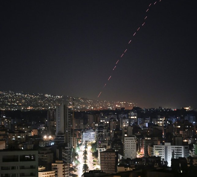 İsrail ile Lübnan arasındaki ateşkes yürürlüğe girdi