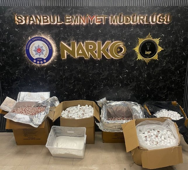 İstanbul'da 247 bin 500 sentetik ecza hap ele geçirildi