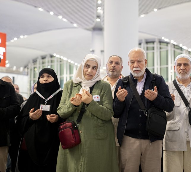 İstanbul'dan ilk hac kafilesi kutsal topraklara uğurlandı