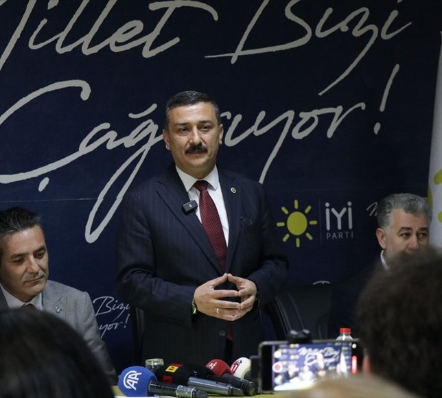 İYİ Parti Genel Başkan Yardımcısı Selçuk Türkoğlu, Kayseri'de partililerle bir araya geldi